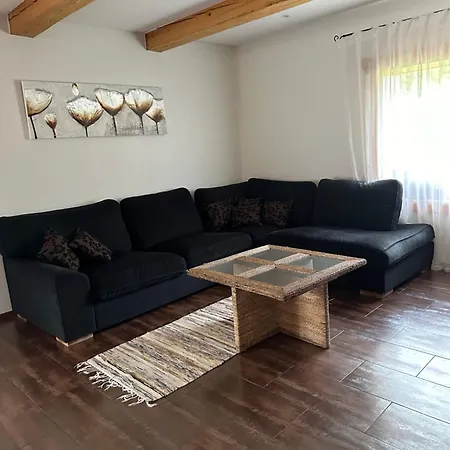 Kiisa Jahi- Ja Matkamaja *